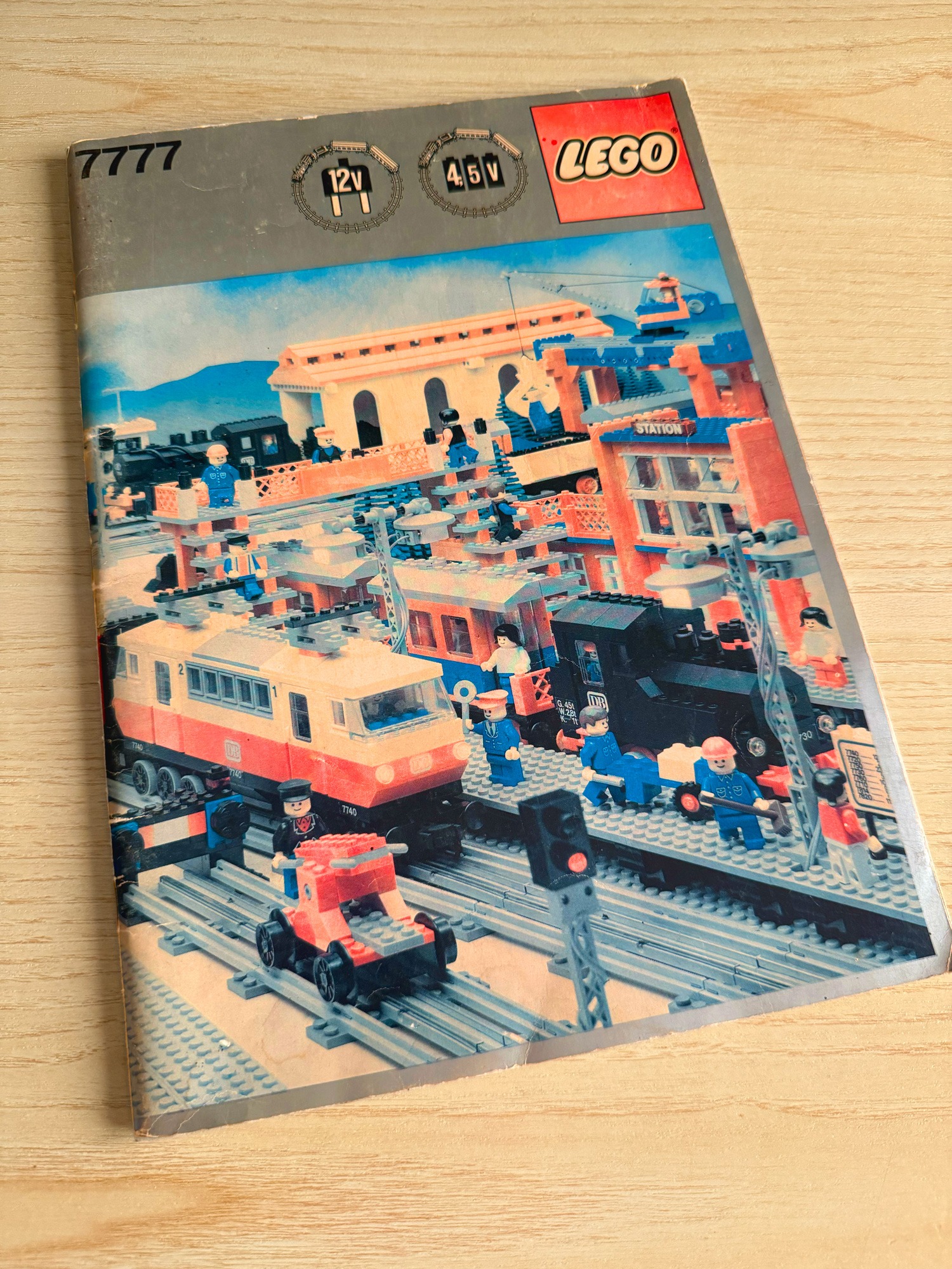 Copertina del LEGO Trains Ideas Book 7777